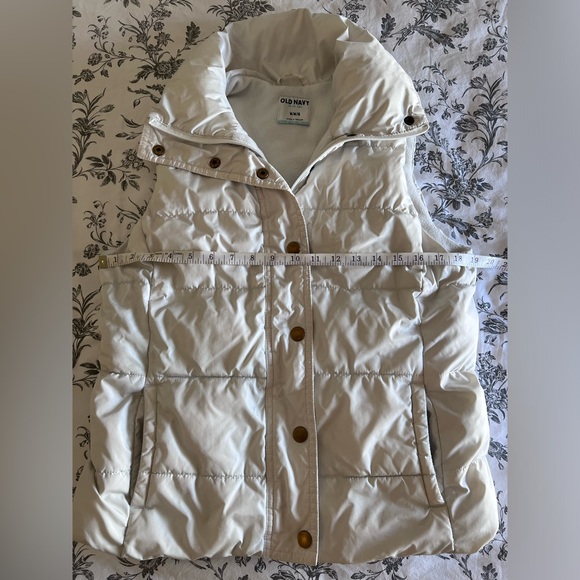 Old Navy | Puffy Vest - Size M (White / Off White) - Picture 2 of 7